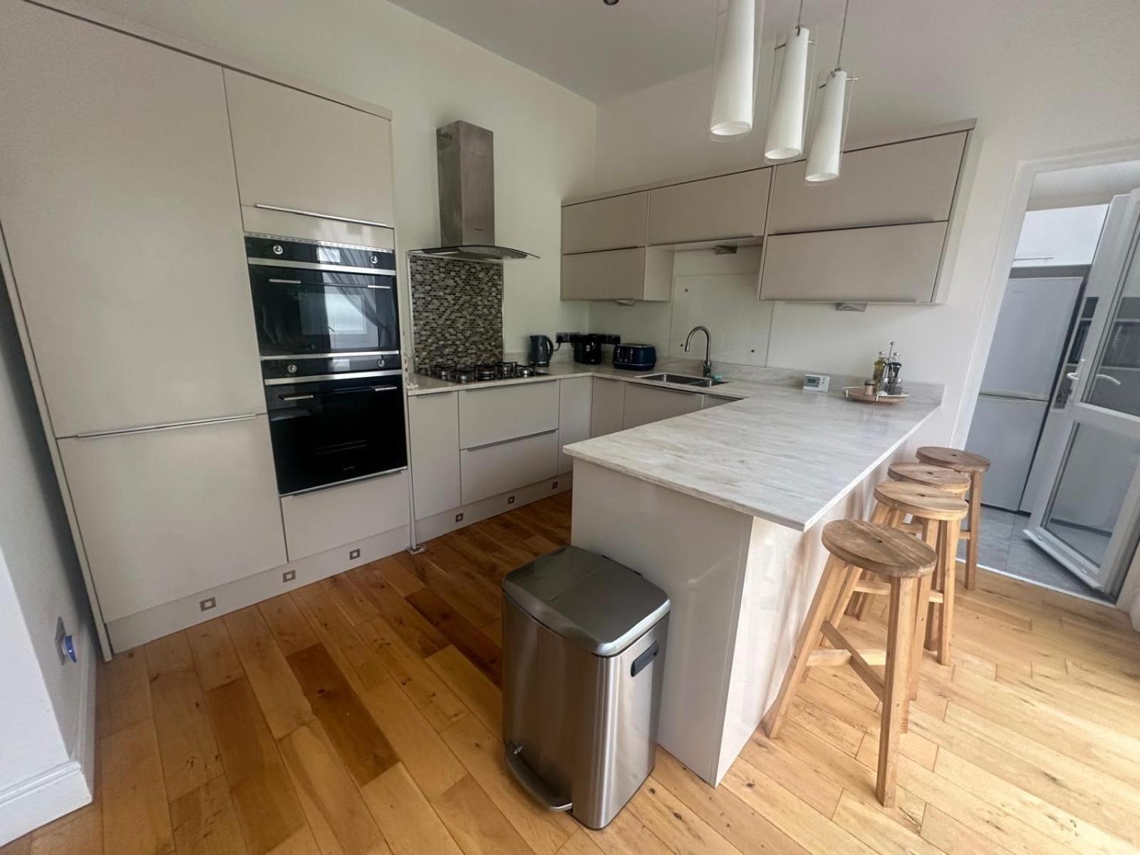 Luxurious Living 4 Bedroom Home Londra Dış mekan fotoğraf