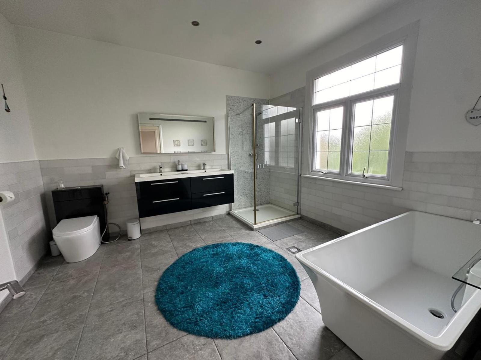 Luxurious Living 4 Bedroom Home Londra Dış mekan fotoğraf
